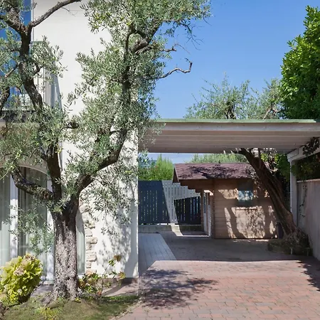 Вілла Lisi With Pool