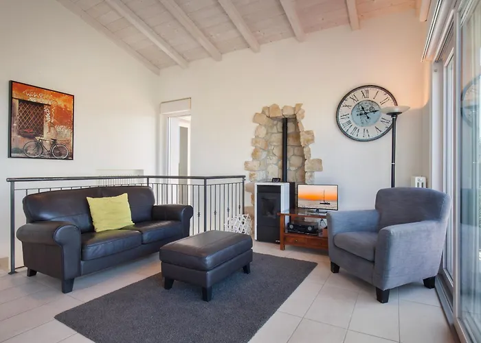 Вілла Lisi With Pool