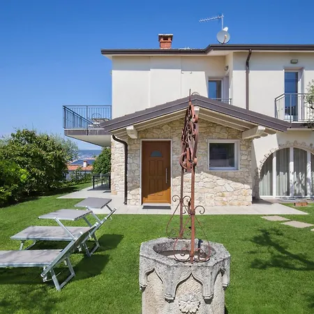 Lisi With Pool Villa