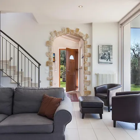 Lisi With Pool Villa *