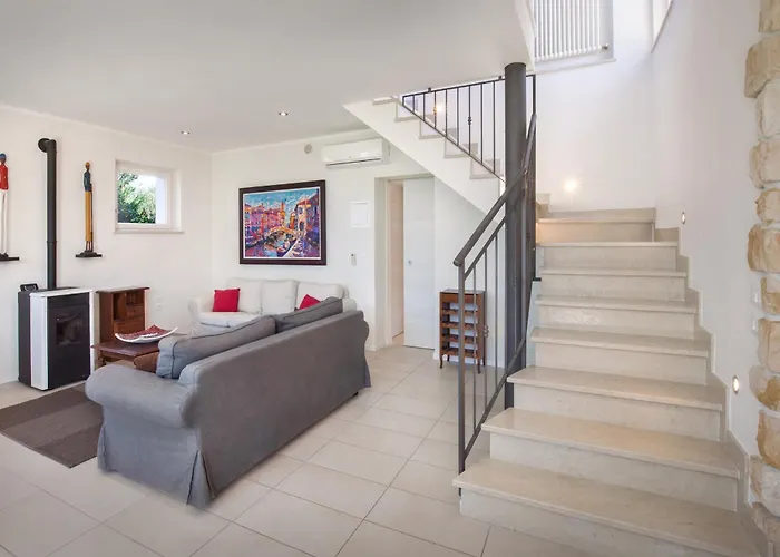 Lisi With Pool Вилла *